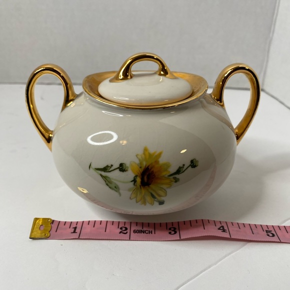 Vintage Daisy Sugar Bowl with 22 Kt gold trim - Picture 3 of 8